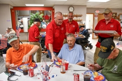 EWlks-serve-lunch-to-vets